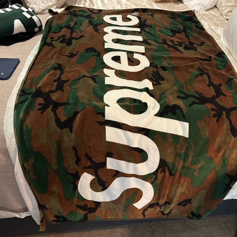 Supreme Green and Brown Camouflage Throw